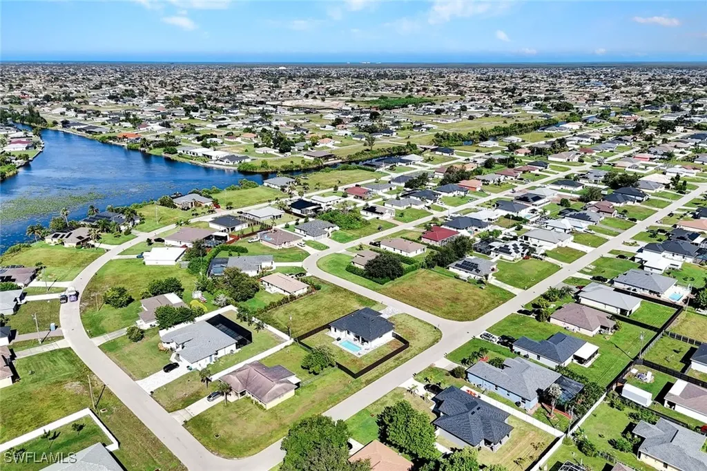 636 NE 8th Terrace Cape Coral FL 33909