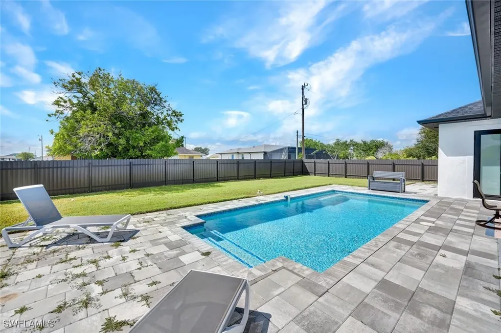 636 NE 8th Terrace Cape Coral FL 33909