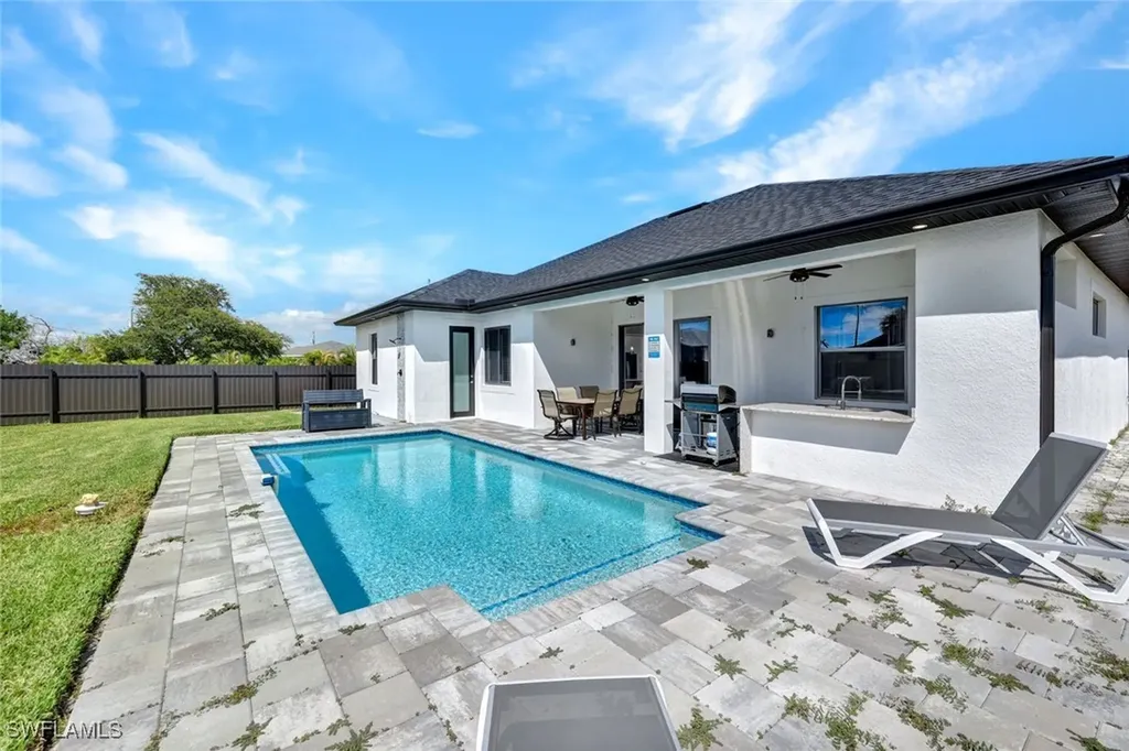 636 NE 8th Terrace Cape Coral FL 33909