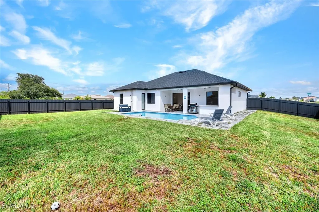 636 NE 8th Terrace Cape Coral FL 33909