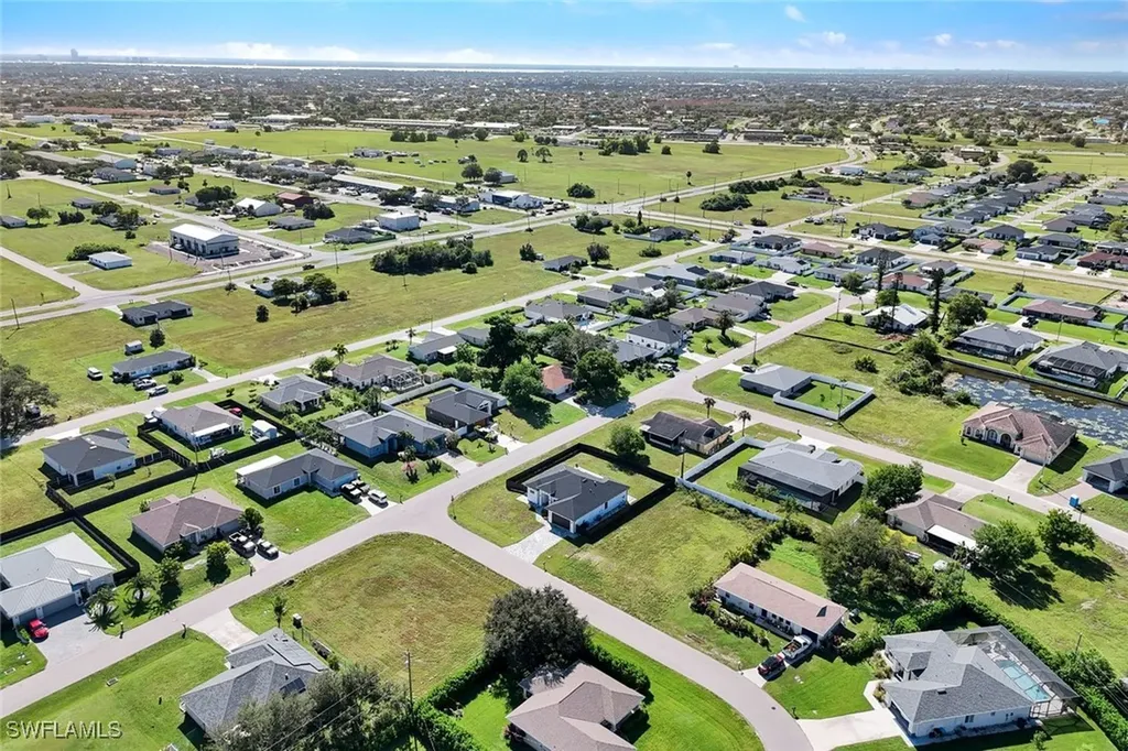 636 NE 8th Terrace Cape Coral FL 33909