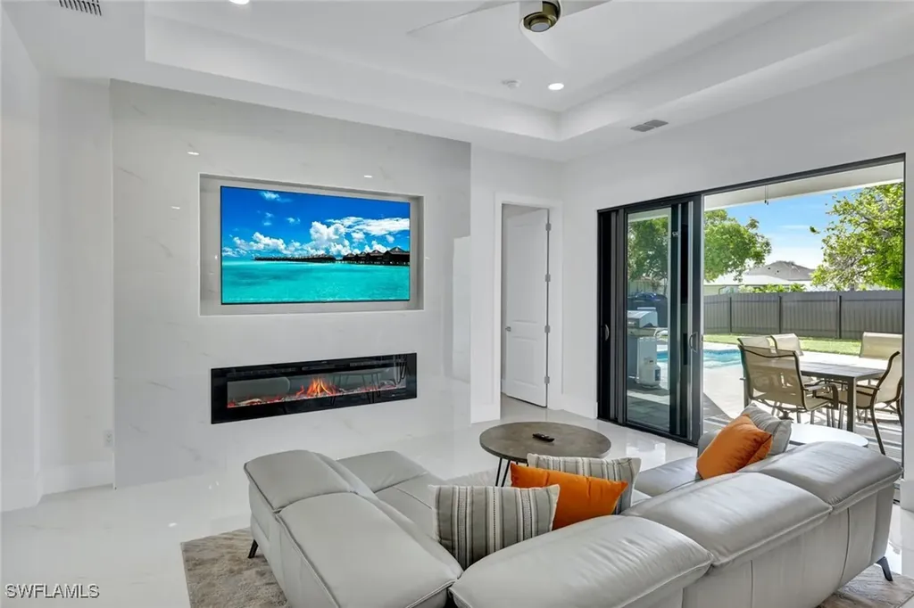 636 NE 8th Terrace Cape Coral FL 33909