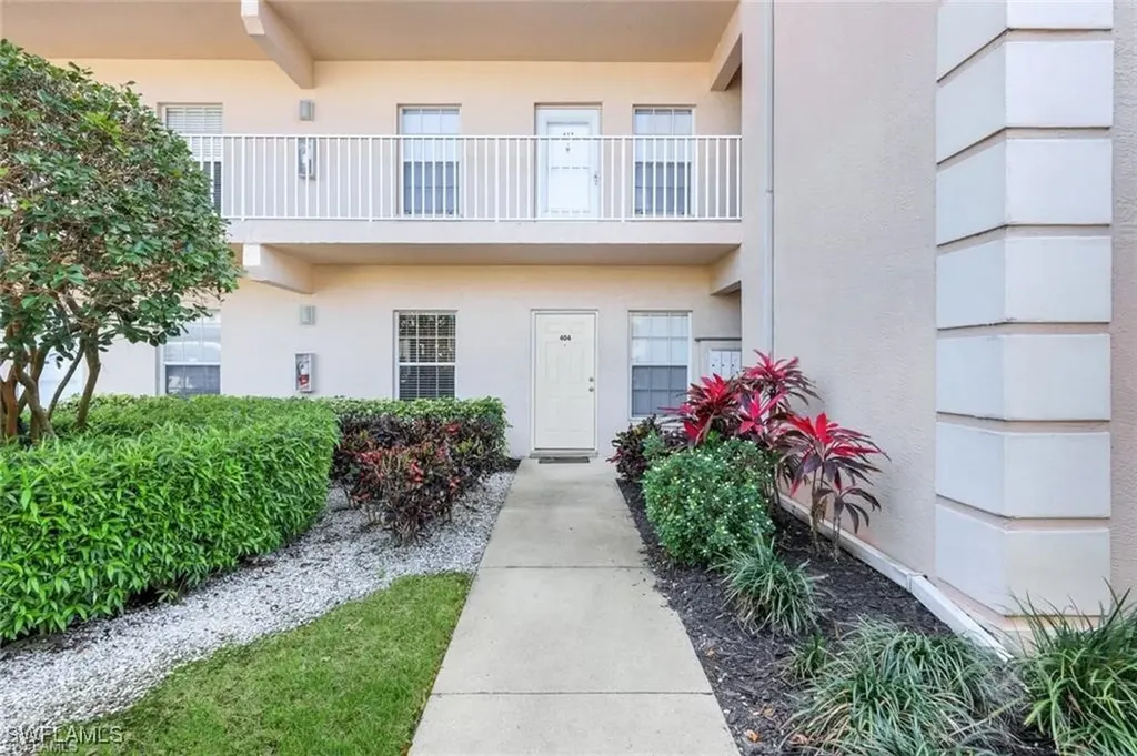 3250 Cypress Glen Way Naples FL 34109