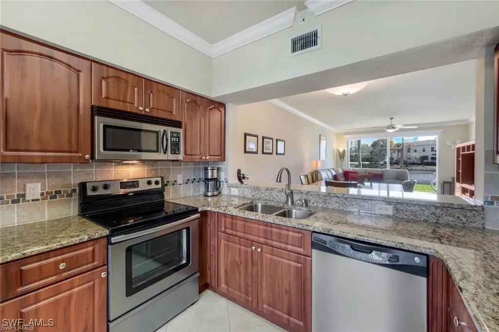 3250 Cypress Glen Way Naples FL 34109