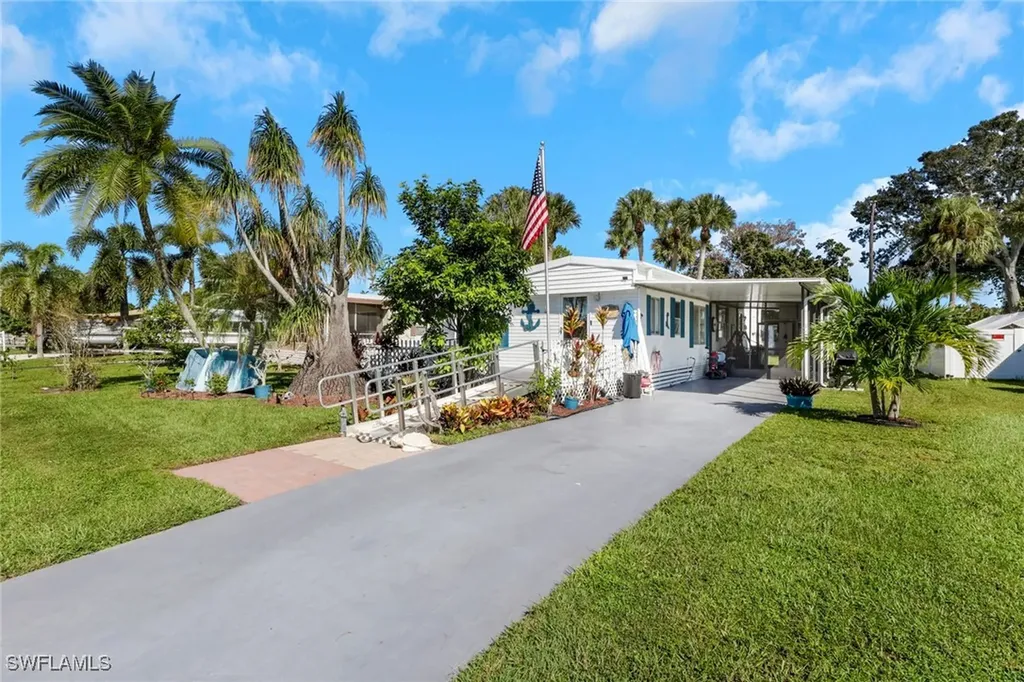 20 Derhenson Drive Naples FL 34114