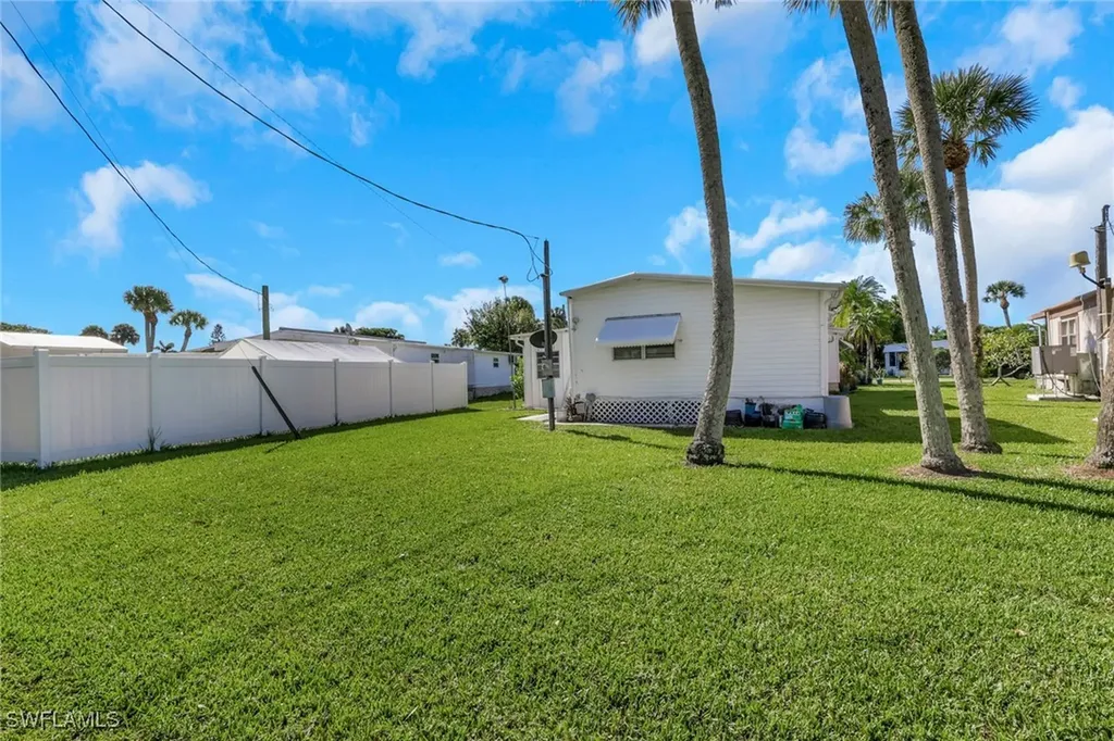 20 Derhenson Drive Naples FL 34114