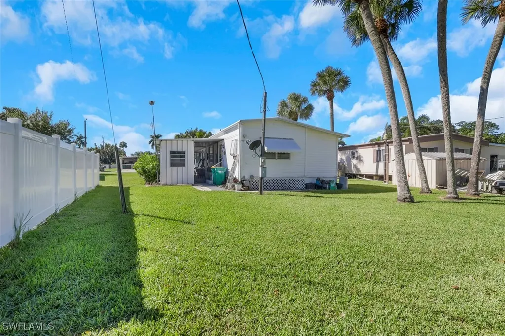 20 Derhenson Drive Naples FL 34114