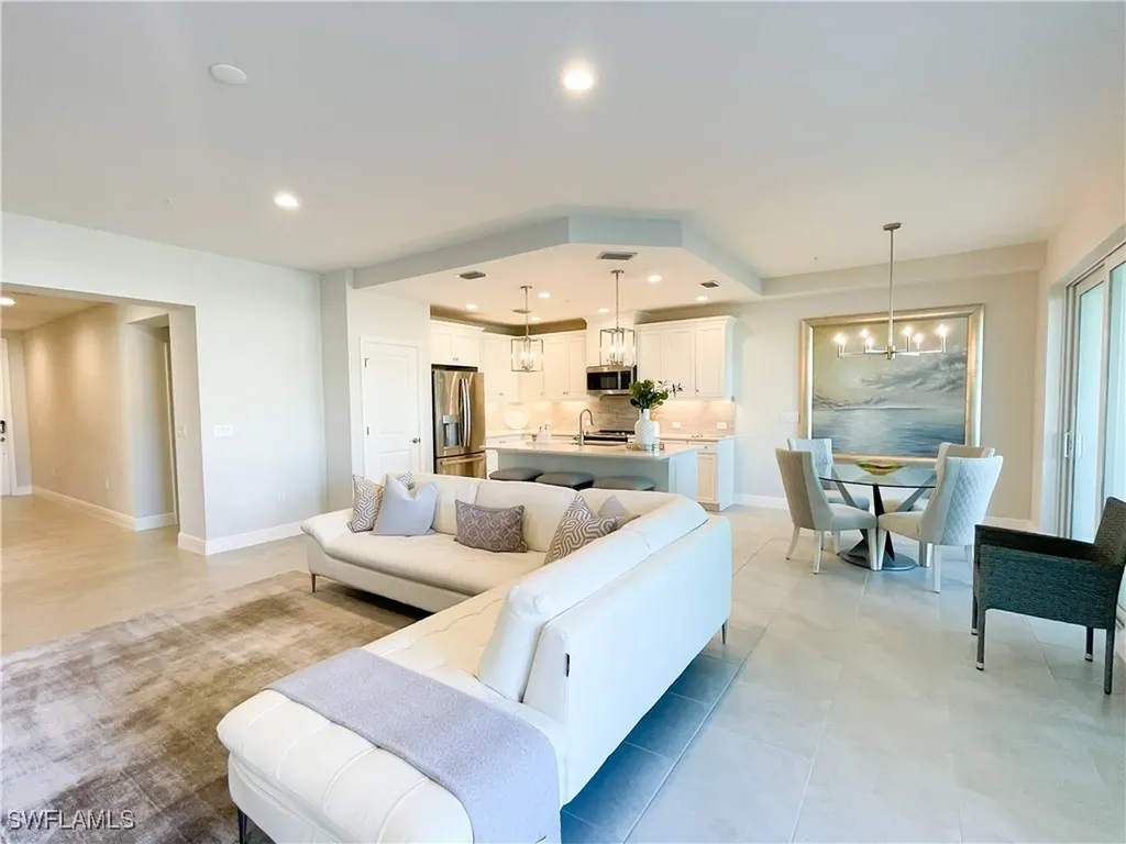 2555 Seychelles Drive Naples FL 34112