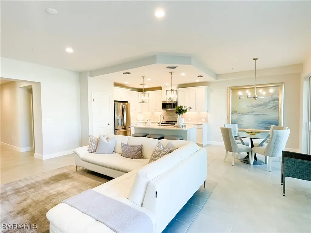 2555 Seychelles Drive Naples FL 34112