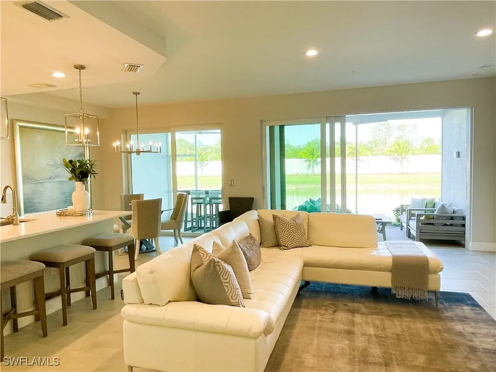 2555 Seychelles Drive Naples FL 34112