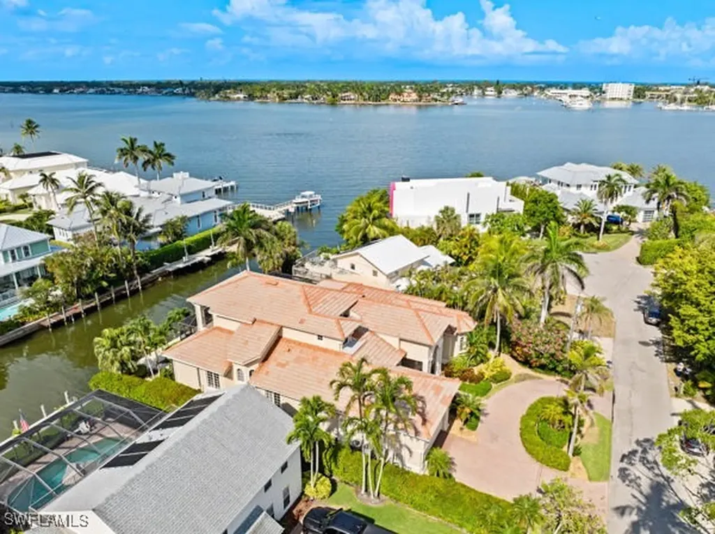 1400 Jewel Box Avenue Naples FL 34102