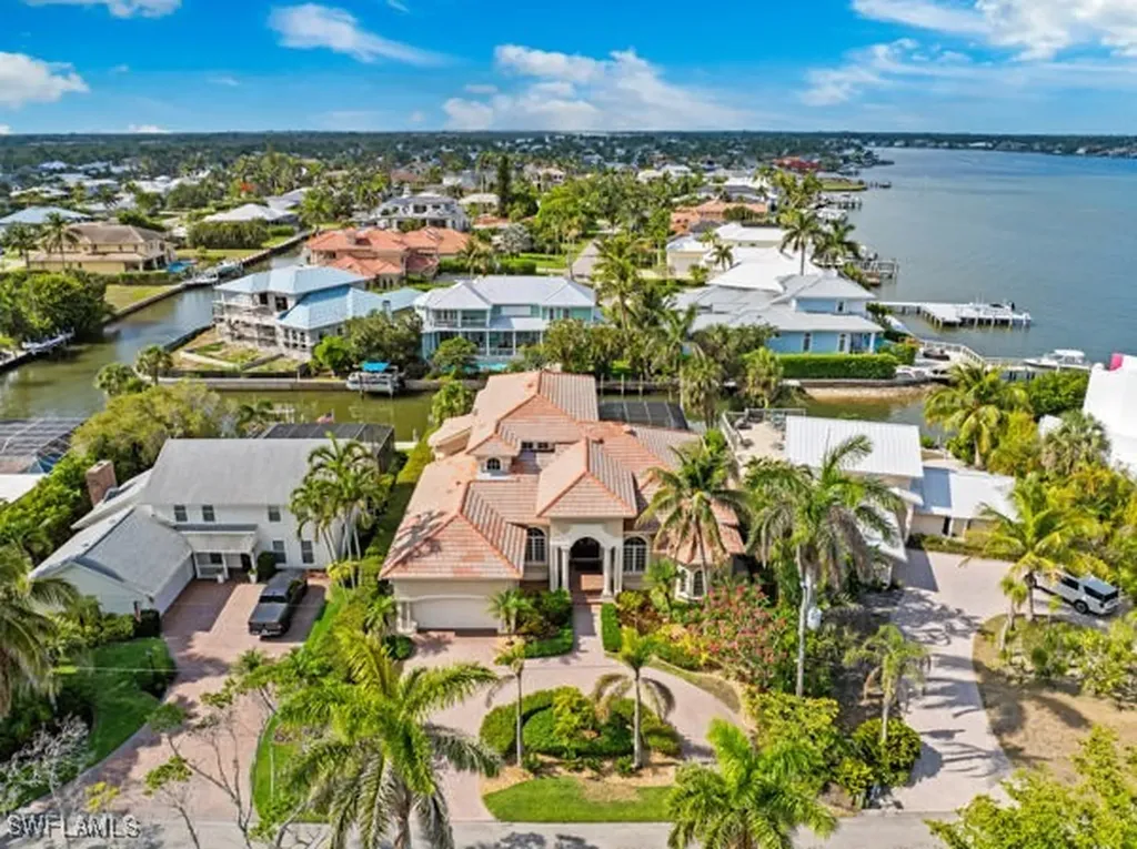1400 Jewel Box Avenue Naples FL 34102