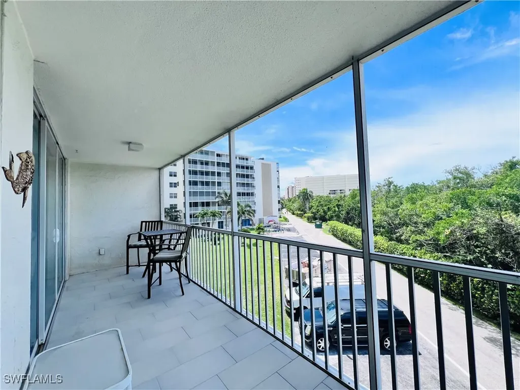 5 Bluebill Avenue Naples FL 34108
