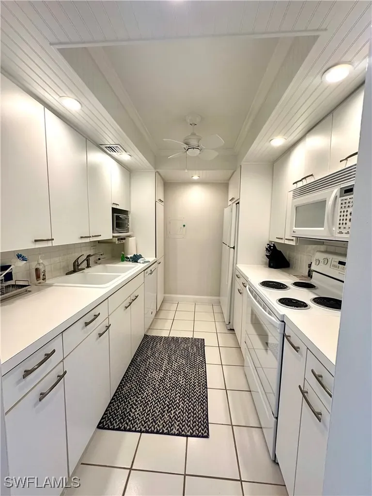 555 Park Shore Drive Naples FL 34103