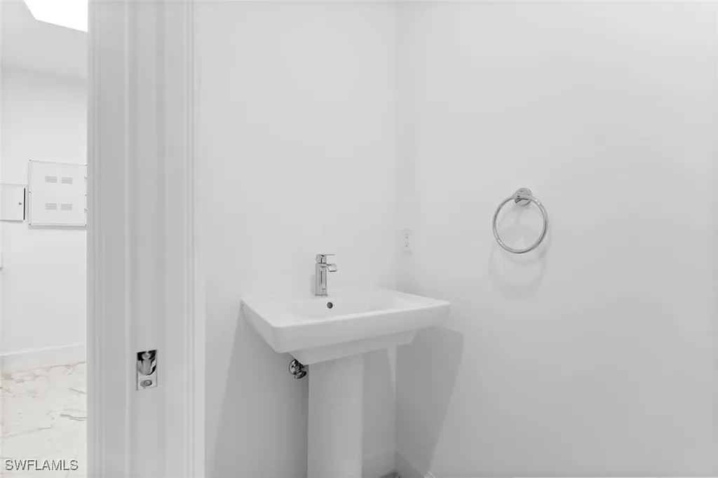 1125 Central Avenue Naples FL 34102