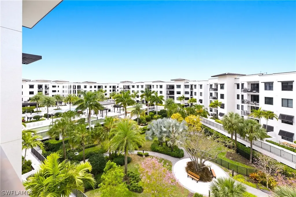 1125 Central Avenue Naples FL 34102