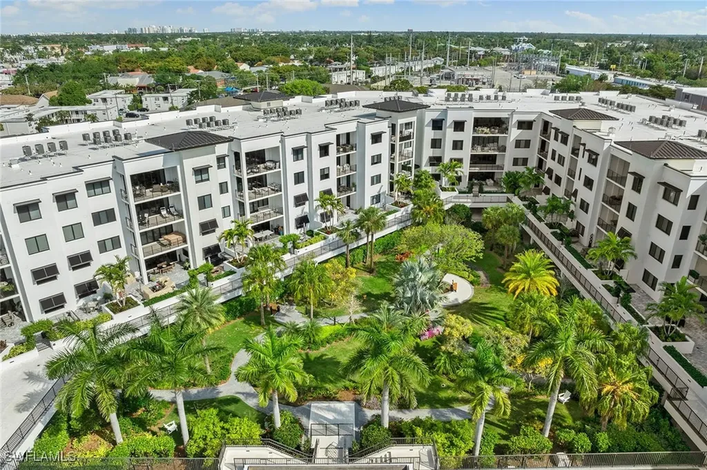 1125 Central Avenue Naples FL 34102