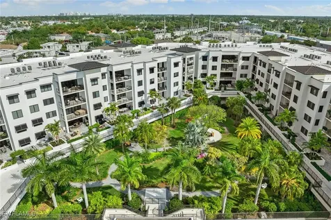 1125 Central Avenue Naples FL 34102
