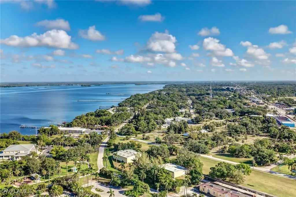 3000 Oasis Grand Boulevard Fort Myers FL 33916