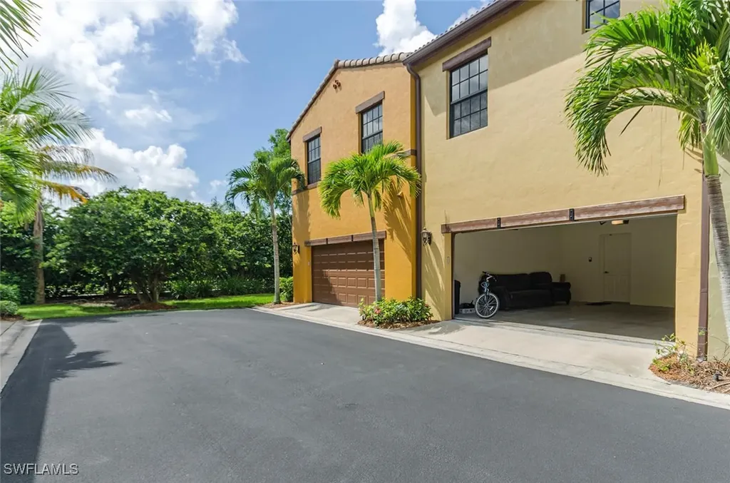 9134 Chula Vista Street Naples FL 34113