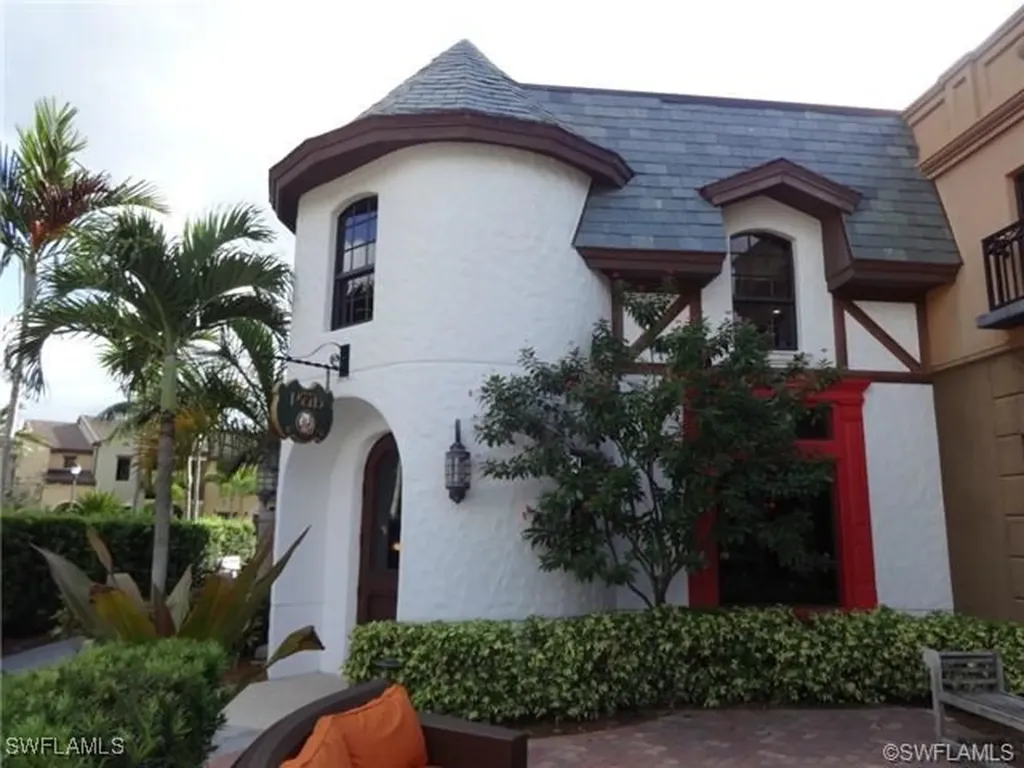 9134 Chula Vista Street Naples FL 34113