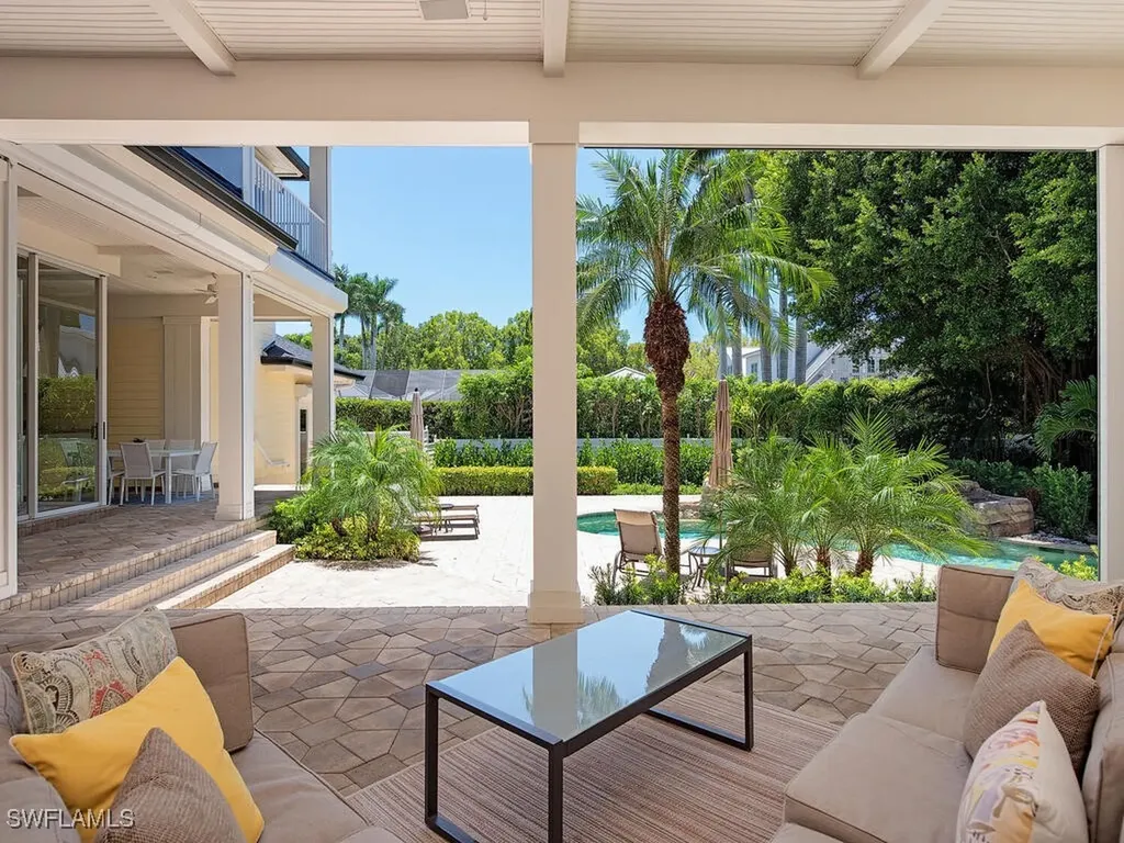 194 4th Avenue N Naples FL 34102