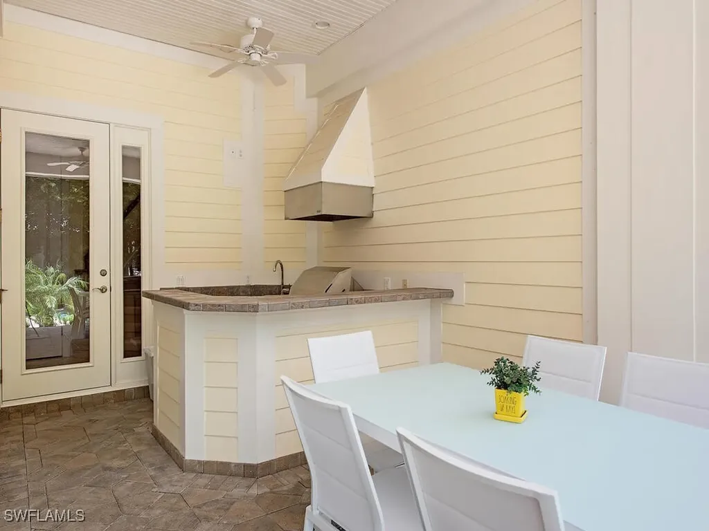 194 4th Avenue N Naples FL 34102