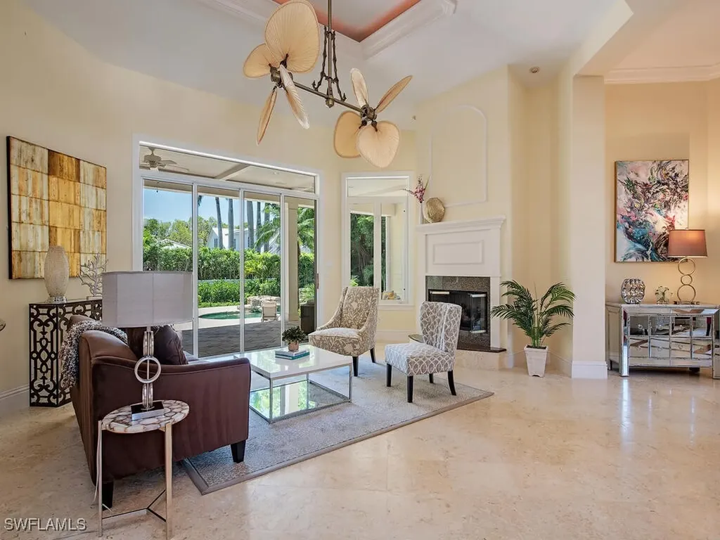194 4th Avenue N Naples FL 34102