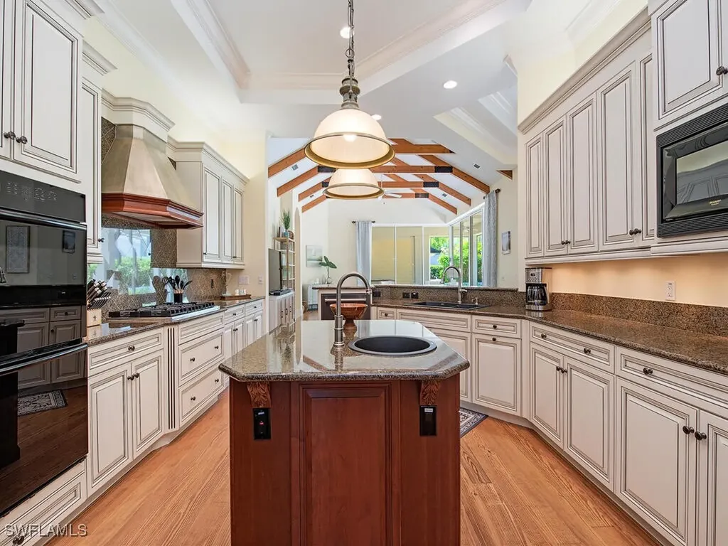 194 4th Avenue N Naples FL 34102