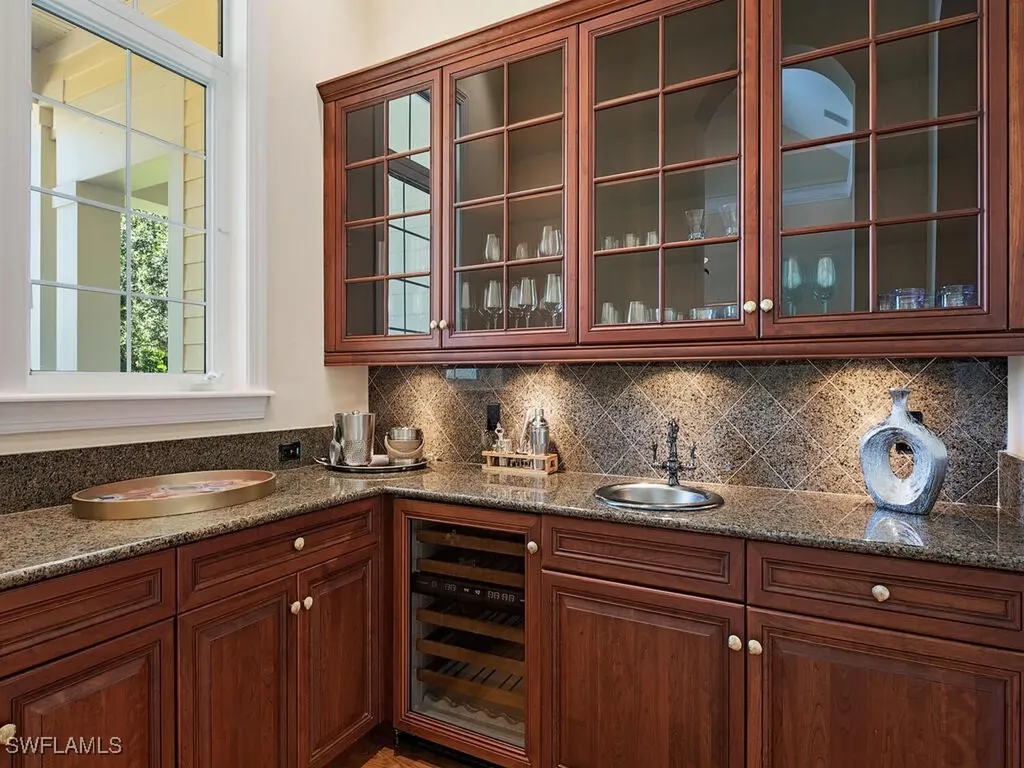 194 4th Avenue N Naples FL 34102