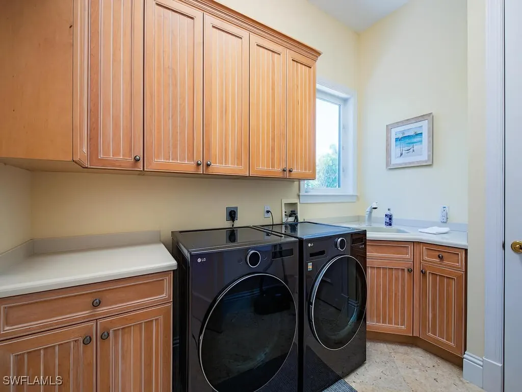 194 4th Avenue N Naples FL 34102