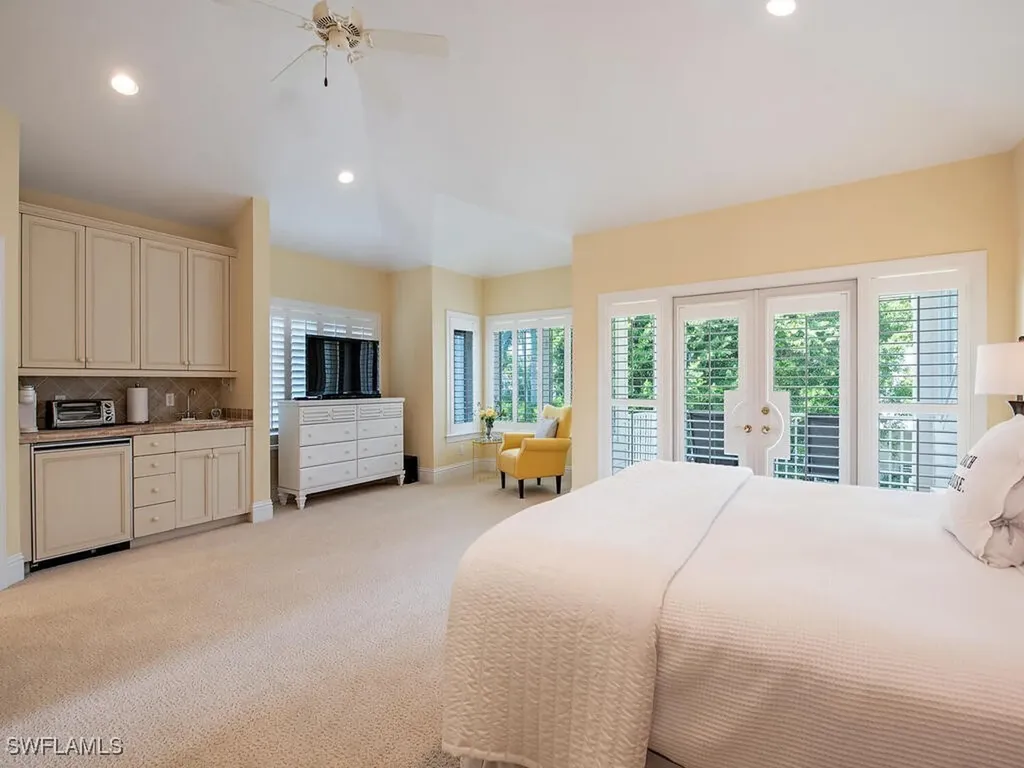 194 4th Avenue N Naples FL 34102