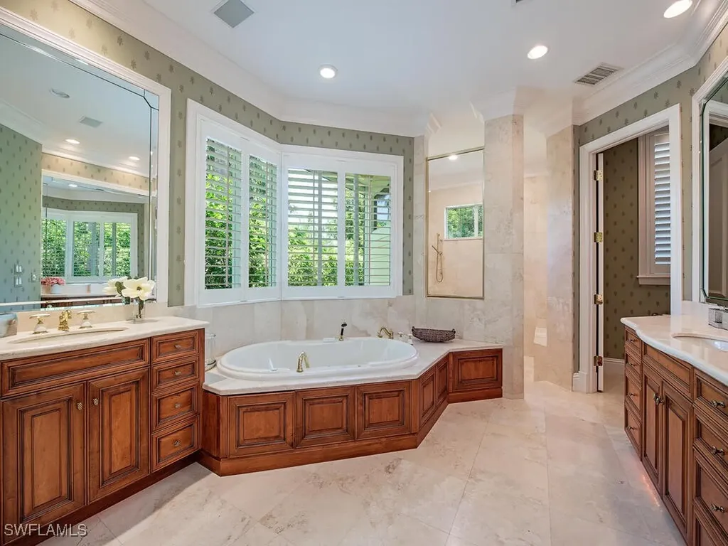194 4th Avenue N Naples FL 34102