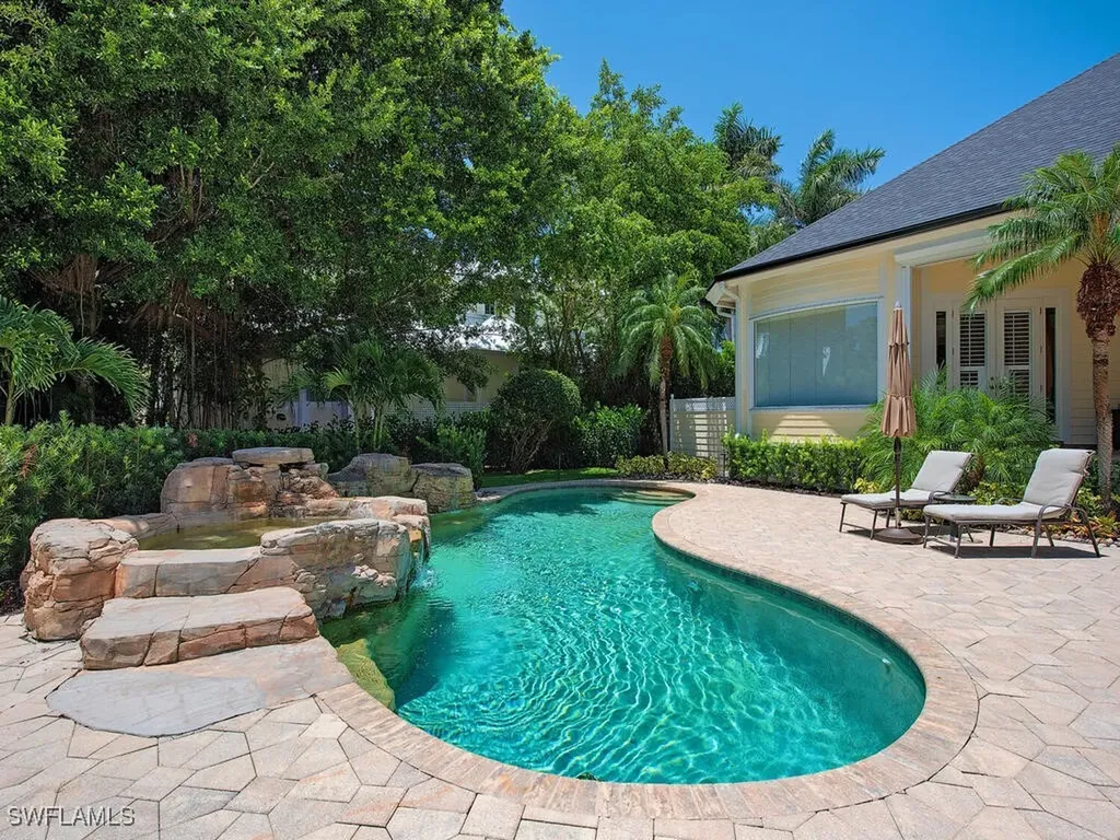 194 4th Avenue N Naples FL 34102