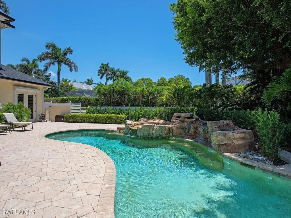 194 4th Avenue N Naples FL 34102