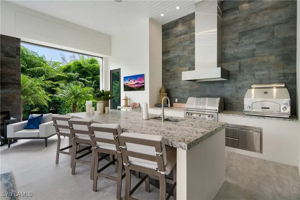 882 Cassena Road Naples FL 34108