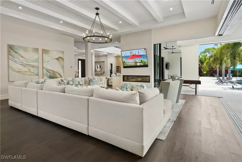 882 Cassena Road Naples FL 34108