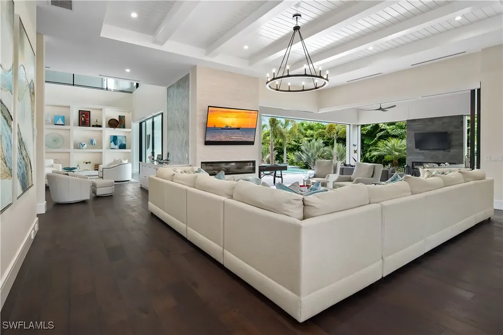 882 Cassena Road Naples FL 34108