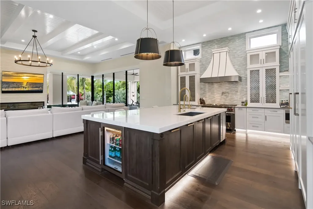 882 Cassena Road Naples FL 34108