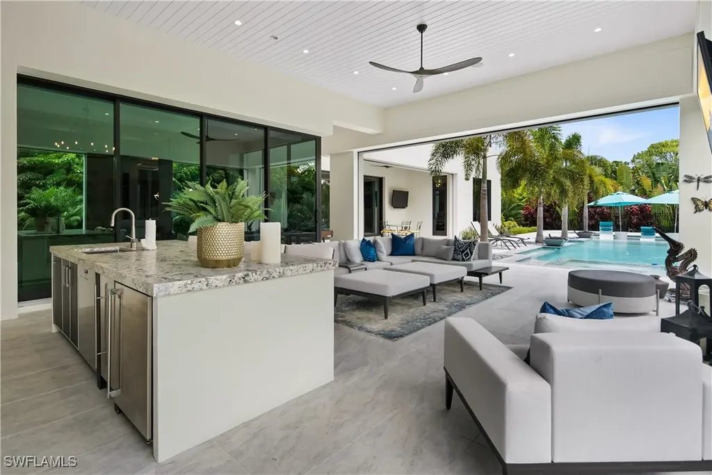 882 Cassena Road Naples FL 34108