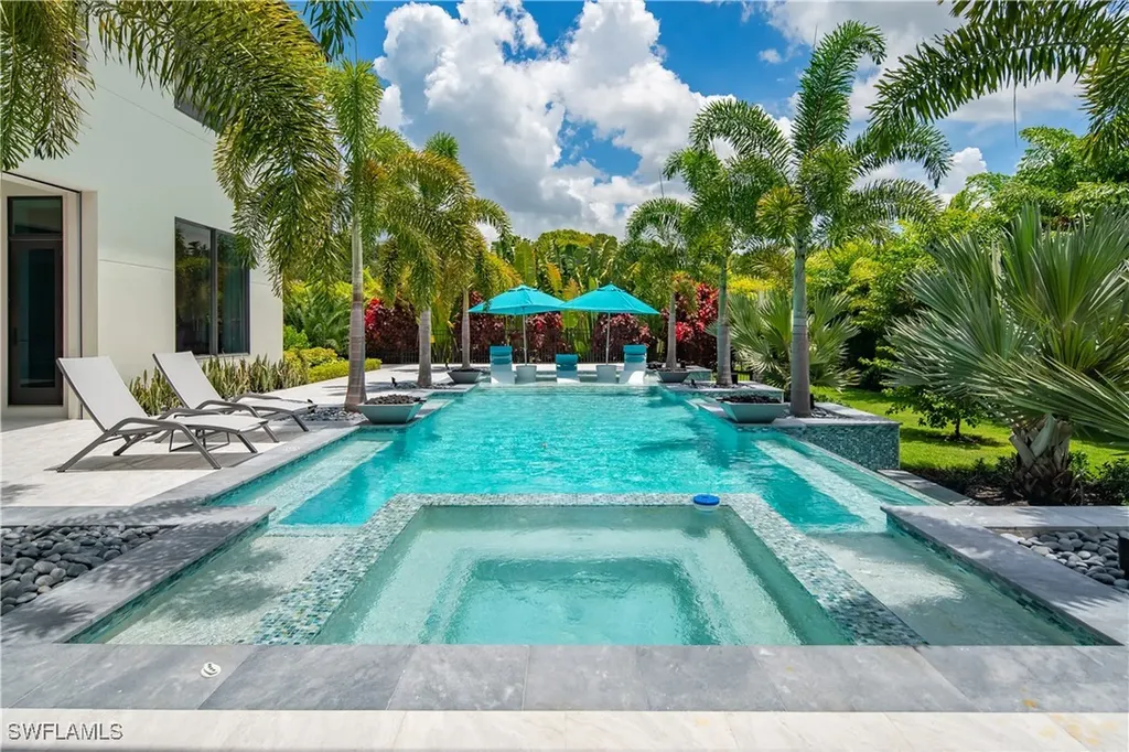 882 Cassena Road Naples FL 34108