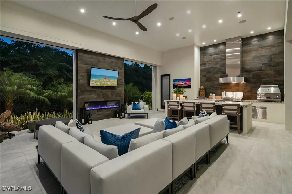 882 Cassena Road Naples FL 34108
