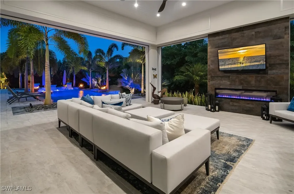 882 Cassena Road Naples FL 34108