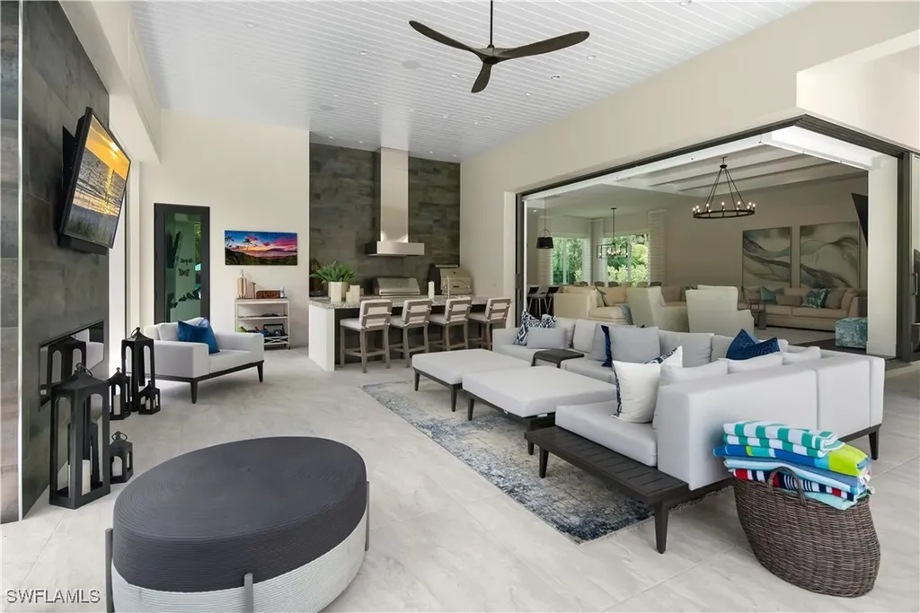 882 Cassena Road Naples FL 34108