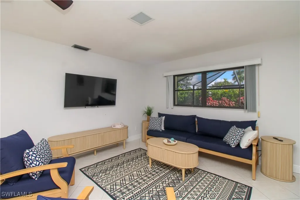 213 Bay Meadows Drive Naples FL 34113