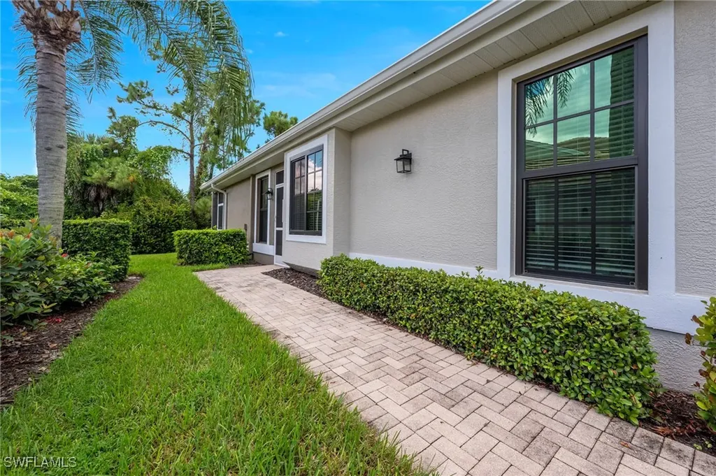7675 Meadow Lakes Drive Naples FL 34104