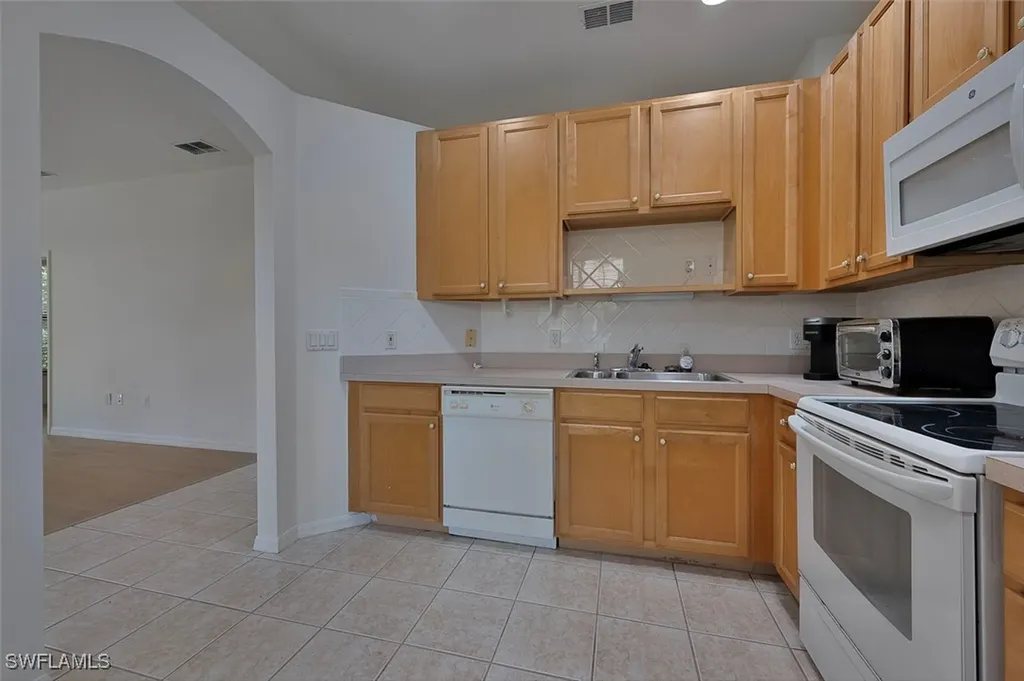 7675 Meadow Lakes Drive Naples FL 34104