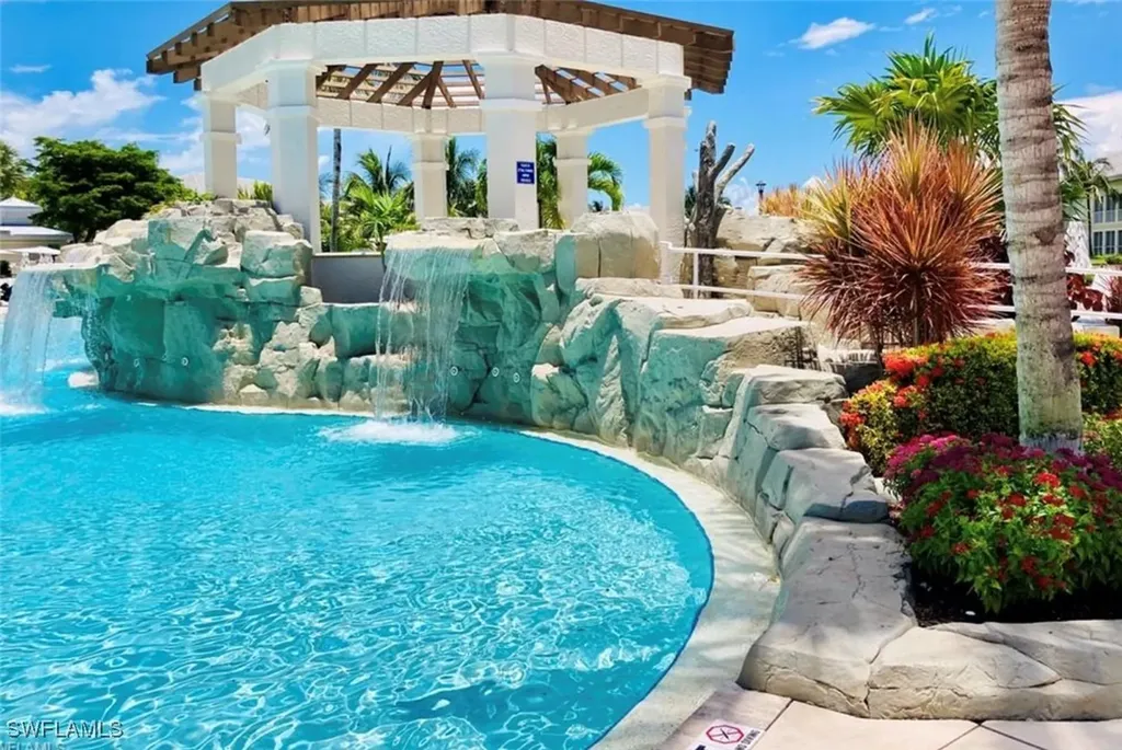 285 Grande Way Naples FL 34110