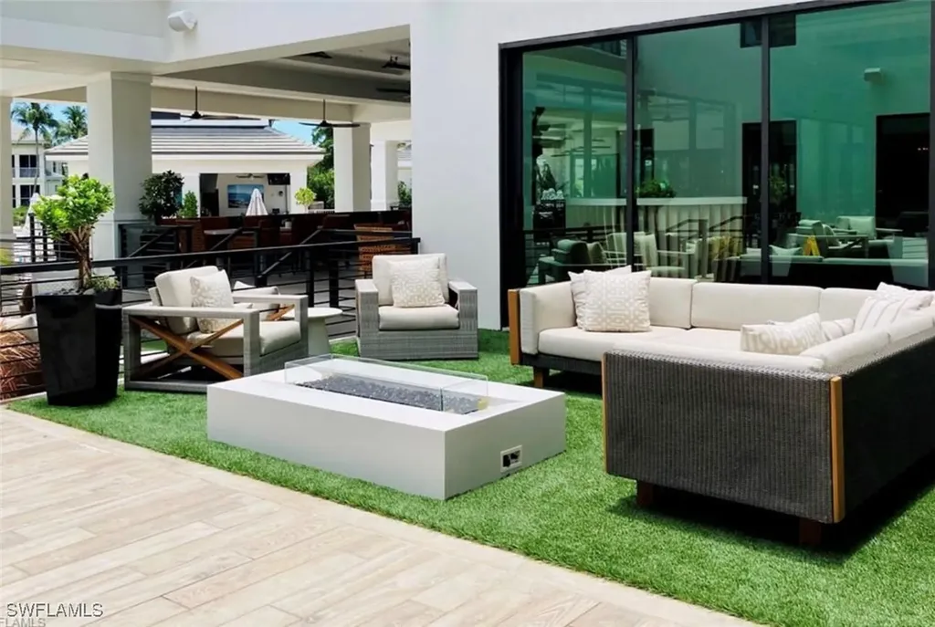 285 Grande Way Naples FL 34110