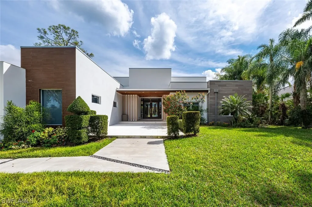 9240 The Lane Naples FL 34109
